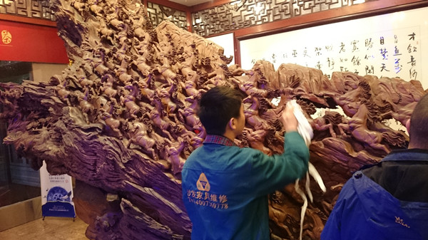 皮新彩家具保養(yǎng)打蠟